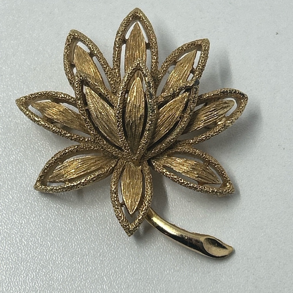 Vintage Avon "Precious Pretender" Lotus Flower Brooch- 1971